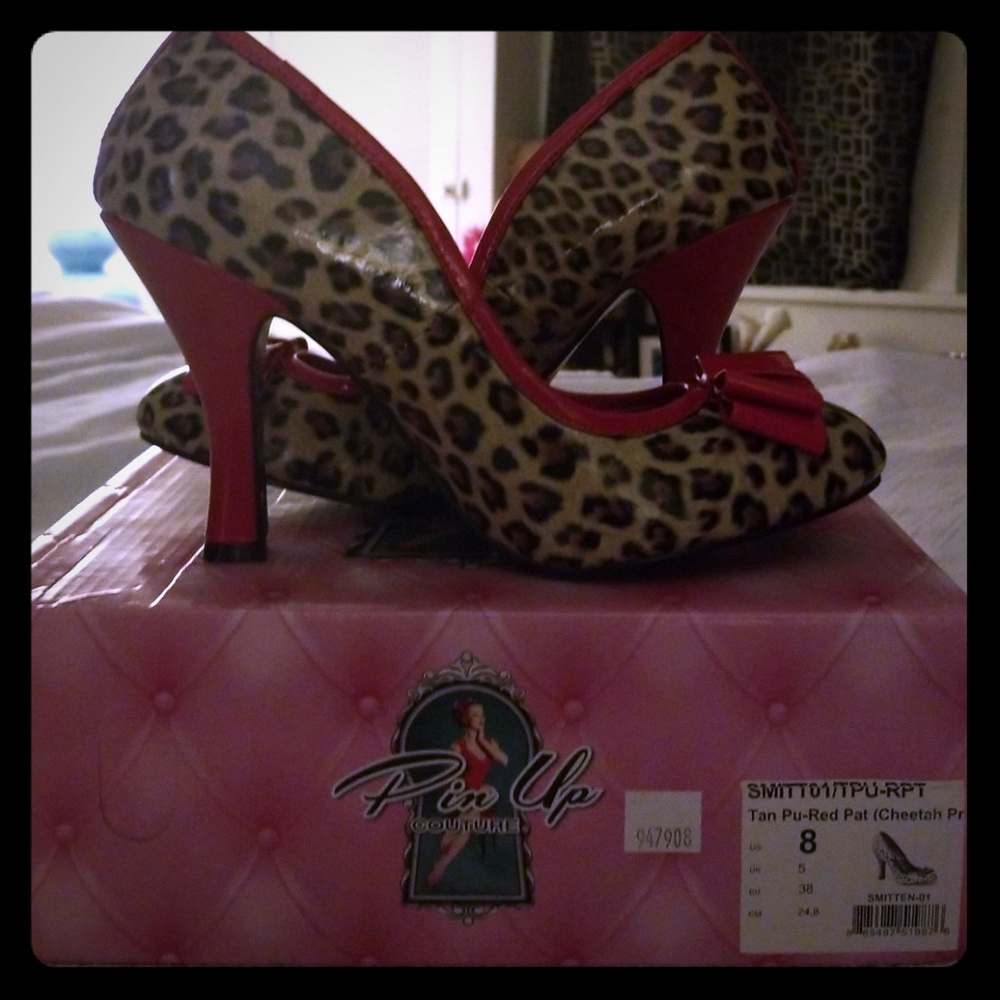 Amazing leopard print kitty heels with red accents